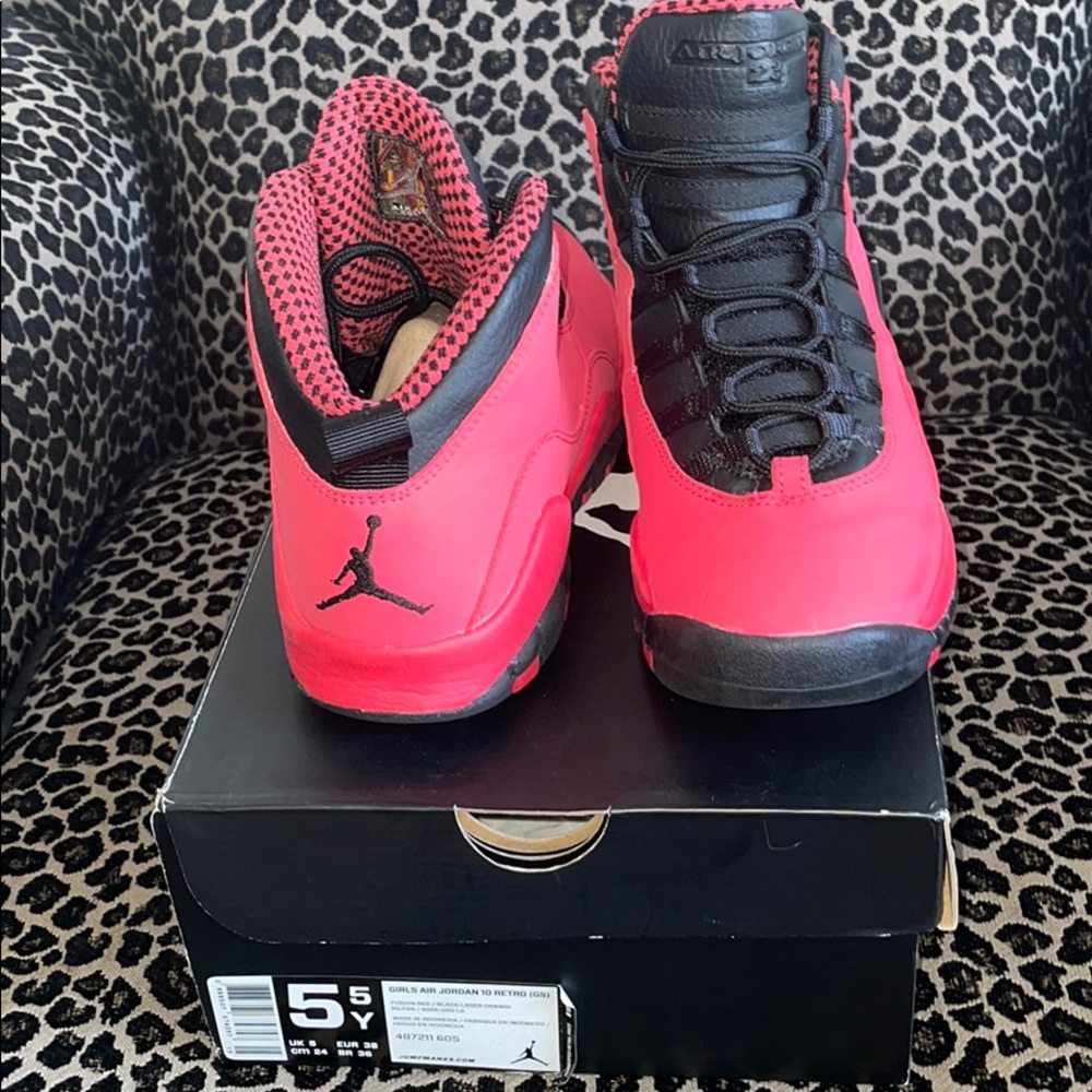 Jordan 10s 5.5 fits women’s 7